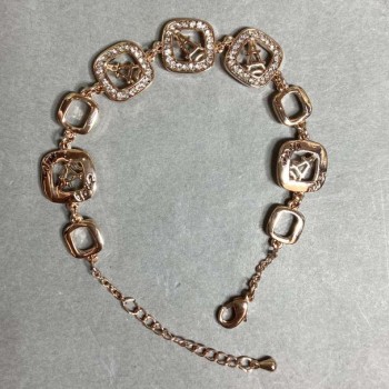 Brățară din metal auriu cu strasuri albe, diametrul elementelor decorative 12 mm, lungime 16 mm + lanț extensor de 3 cm