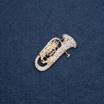 Broșă din seria muzicală «Trompetă» 47×26 mm culoare metalică «auriu»
