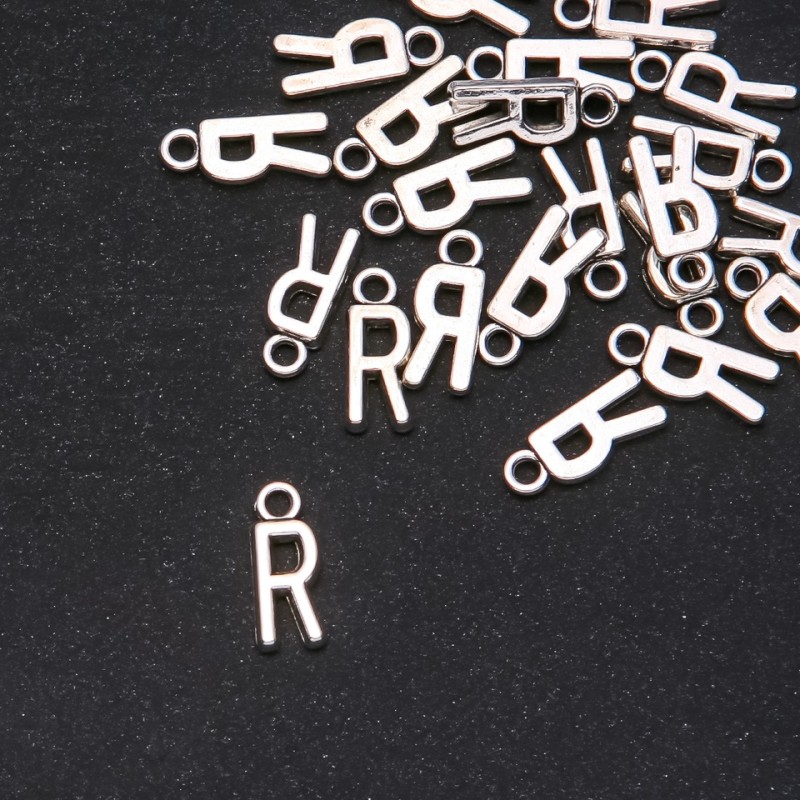 Furnitură pandantiv literă 'R' 17×7 mm, ambalare 20 g (+/- 25 buc.)