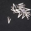 Pandantiv litera «V» 17×7 mm, ambalaj aproximativ 20 g (± 30 buc.)