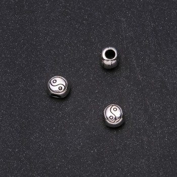 Mărgea Pandora YinYang 10×8 mm, diametrul găurii 4 mm, ambalaj 20 g ± 10 buc.