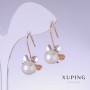 Cercei Xuping cu flori din perle albe „Mallorca”, lungime 30 mm, grosime 15 mm, placare cu aur 18K