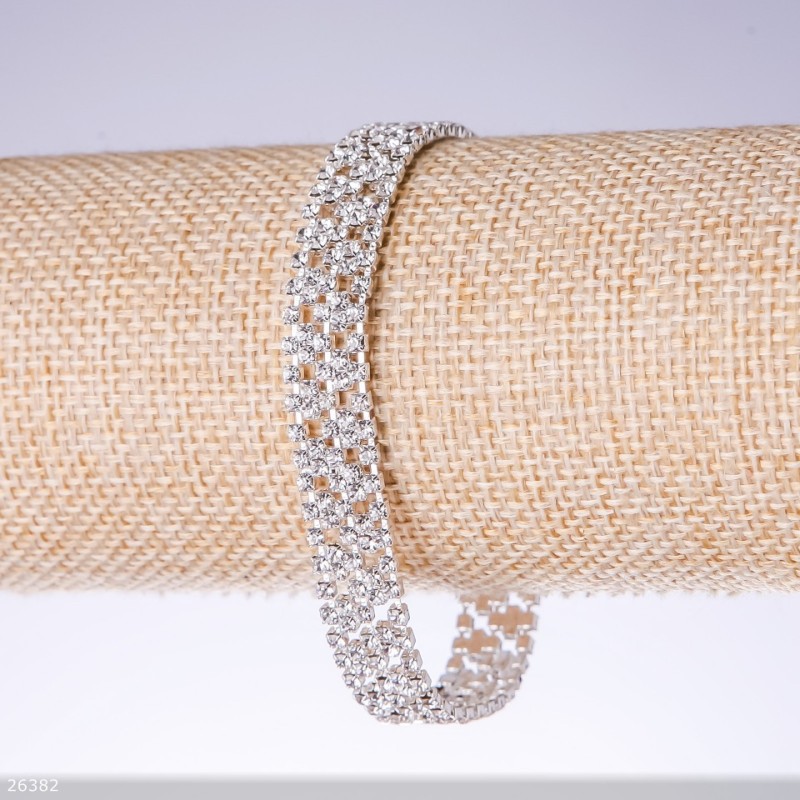 Brățară cu strasuri albe, lățime 11 mm, lungime 19 cm, finisaj argintiu