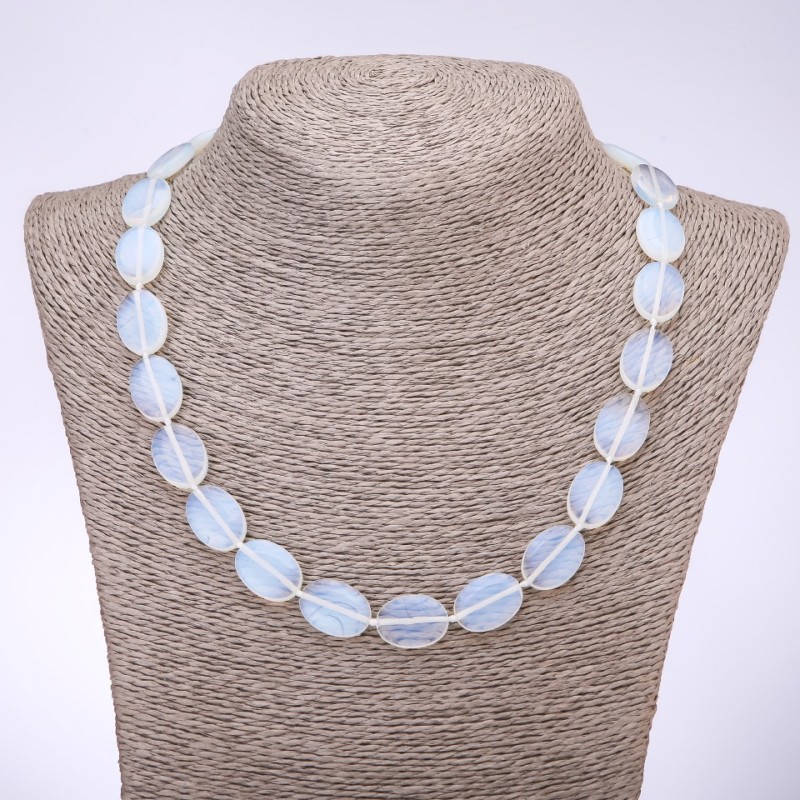 Colier din piatră lunară, ovală, diametrul 13×18 mm, lungime 45 cm
