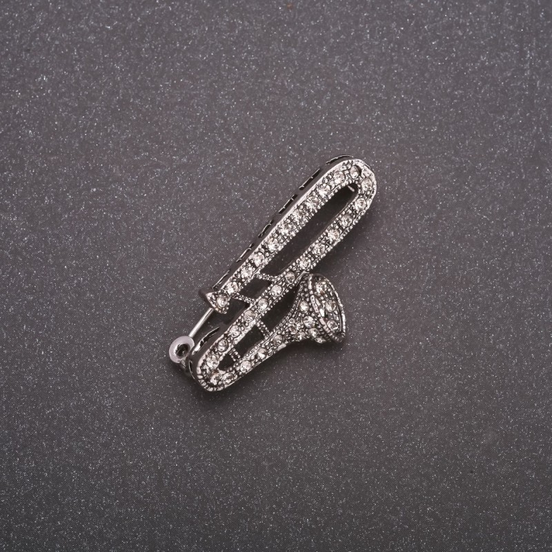 Broșă fluier încrustat cu strasuri, metal gri, 38×19 mm