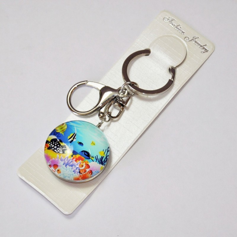 Breloc, diametrul de 3,5 cm, lungimea 9 cm