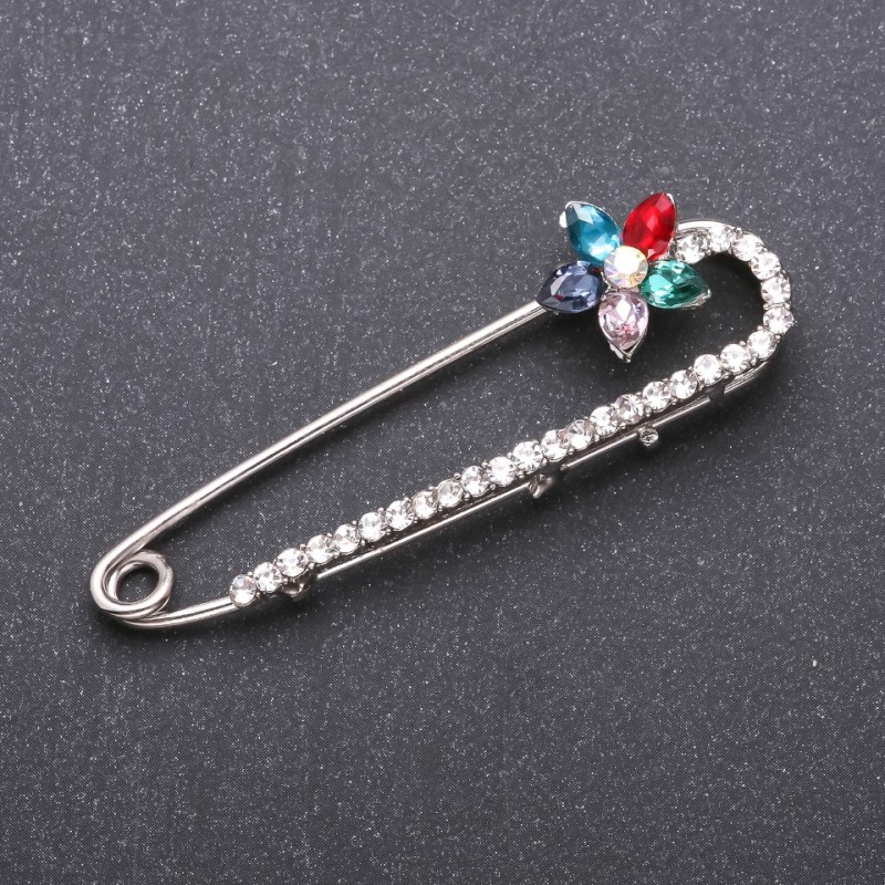 Broșă cu ac din metal alb, cu cristale de sticlă multicolore, 64x19 mm
