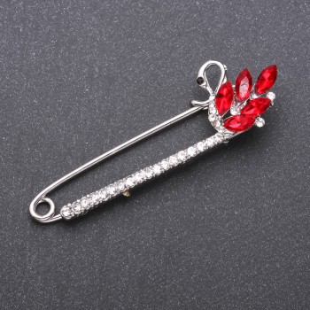Broșă-pin cu cristale de sticlă roșii, 73×22 mm, din metal alb