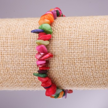 Brățară din sidef natural multicolor, fragmente mărunți pe elastic, diametrul 5–8 mm, lungimea 18 cm