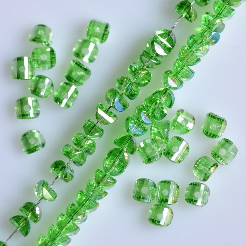 Mărgele cristal Swarovski verde deschis cu luciu mov, diametru 2,5×4 mm, șir de 48 cm