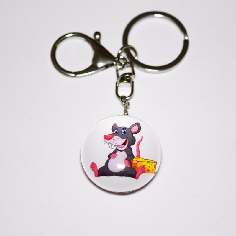 Breloc Misha, diametrul 4×3 cm, lungimea 9,5 cm