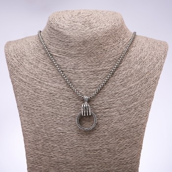 Pandantiv în stil punk gotic – Labă cu inel 24x6 mm pe lanț, lungime 65 cm