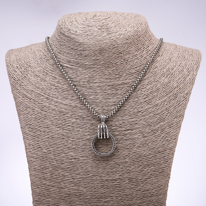 Pandantiv în stil punk gotic – Labă cu inel 24x6 mm pe lanț, lungime 65 cm