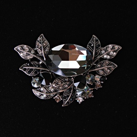 Broșă mare Accent în design vegetal, cu strasuri și piatră, culoare negru, alb și gri, 67×45 mm, metal argintiu