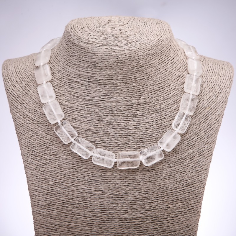 Colier din cristal de munte, în formă dreptunghiulară, dimensiuni 13×18×6 mm, lungime 45 cm+