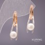 Cercei Xuping cu perle Mallorca, culoare albă, 28×8 mm, placare cu aur 18K