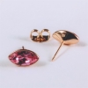 Cercei Xuping cu cristale Swarovski într-o nuanță roz delicată, formă boabă, diametrul 6×11 mm, placare cu aur