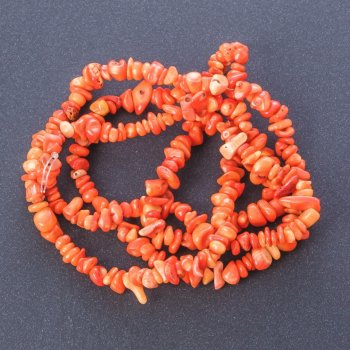 Mărgele din coral natural portocaliu «cioburi de piatră», diametrul 6 mm (±), lungimea șnurului 85 cm