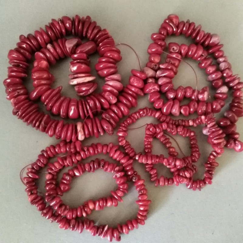 Mărgele din coral roșu mărunțite, diametrul 8–16 mm (±) (Preț pentru 100 g.)