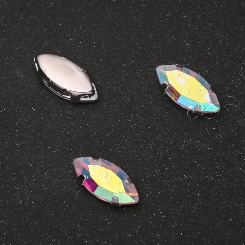 Preț per pachet de 10 buc. Cristal cusut irizat în montură ovală 7×15 mm