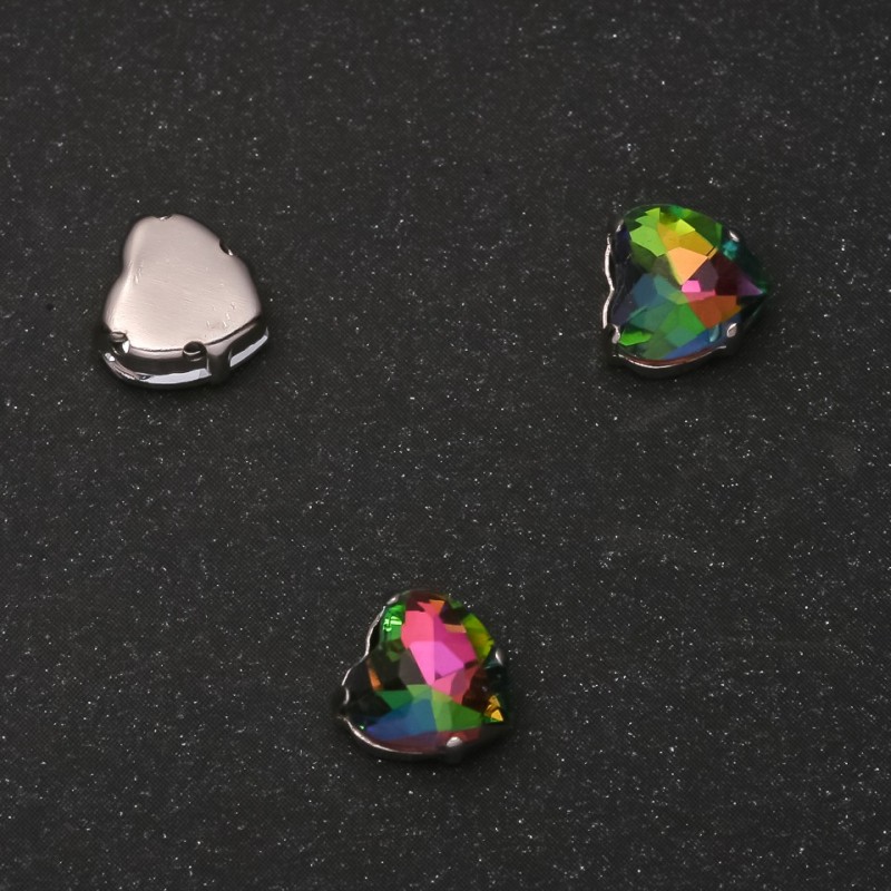 Preț per pachet / 10 buc. Cristal cusut pe știft în formă de inimă, 8 mm, nuanță curcubeu