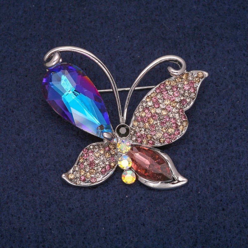 Broșă în formă de fluture cu cristale, metal argintiu 39x43 mm