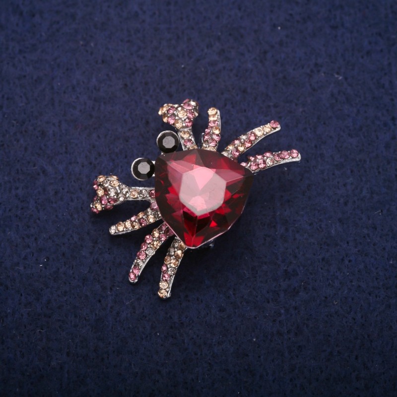 Broșă în formă de crab cu cristale de culoare zmeură, metal gri 27×37 mm