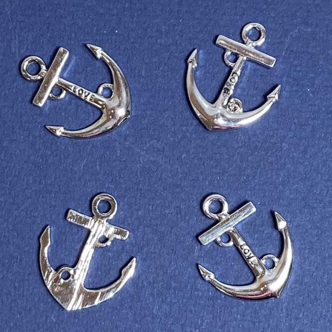 Pandantiv în formă de ancoră cu inscripția LOVE, metal placat cu argint, 25x20 mm, set de 4 buc.