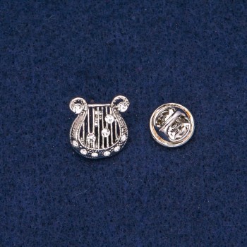 Broșă liră cu strasuri albe, metal argintiu 17x15 mm +