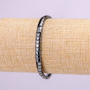 Brățară pe elastic, hematit în formă de zig-zag, diametrul 5x4x3 mm, lungimea 18 cm