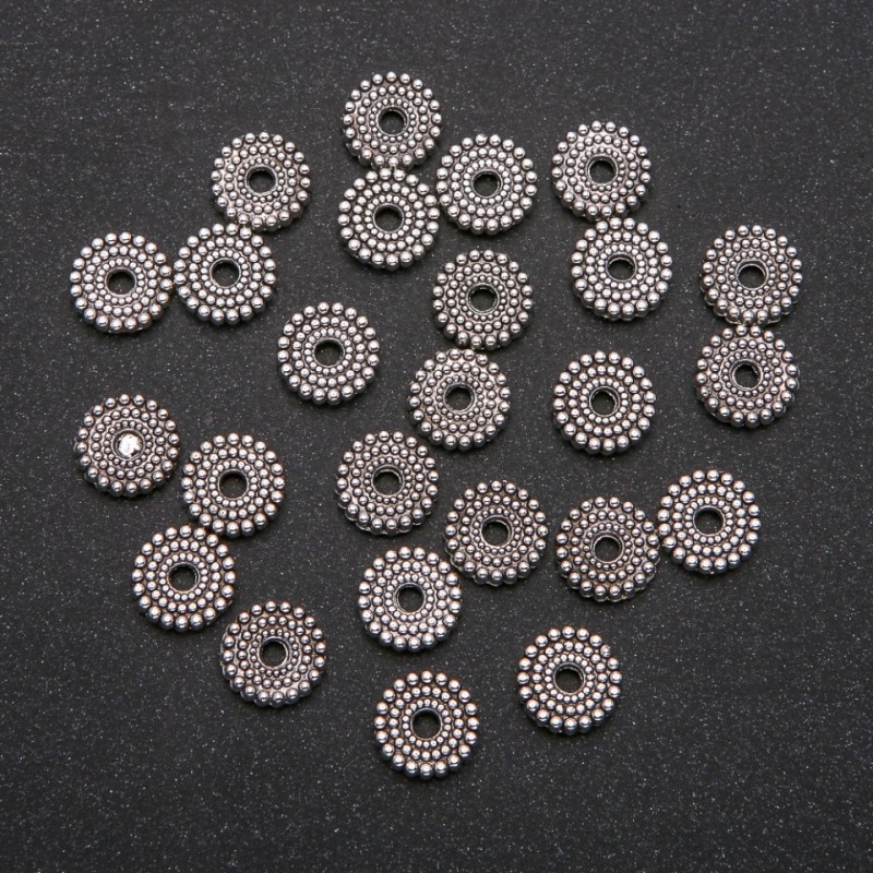 Feronerie – inserție de mărgele într-o nuanță argintie, diametru 2,5×9 mm (+/-), ambalaj: 20 g, 25 buc.