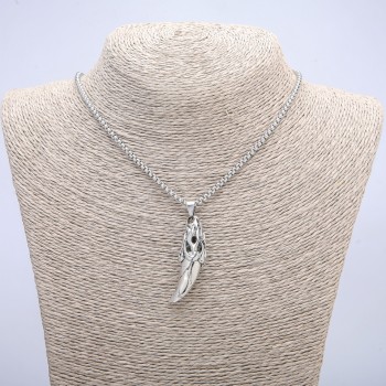 Pandantiv „Colțul de Fier” 47×13 mm pe lanț, lungime 70 cm +/- metal argintiu