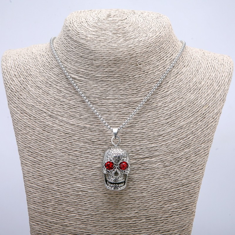 Pandantiv «Craniu» 50×23 mm pe lanț, lungime aproximativă 70 cm, metal argintiu