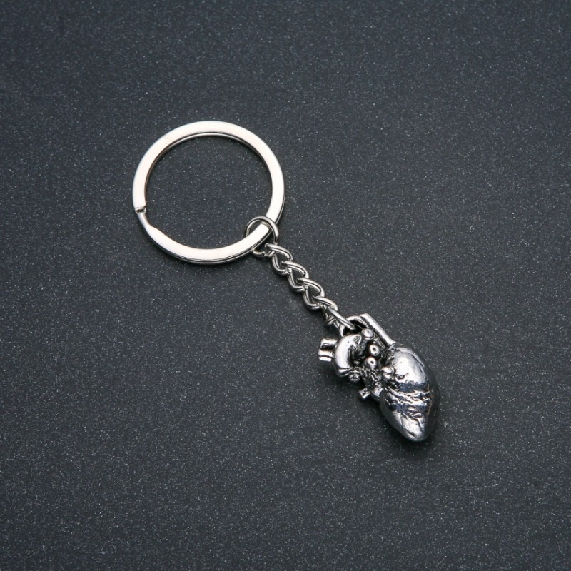 Breloagă «Inimă», diametrul 27×13 mm, lungimea de 8 cm +/- metal argintiu