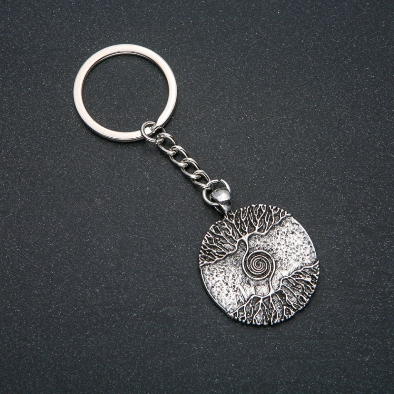 Breloc, diametru 22 mm, lungime 9 cm, din metal argintiu