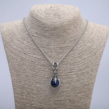 Pandantiv «Lăbuță cu sferă» 45×20 mm pe lanț, lungime 70 cm ± din metal argintiu