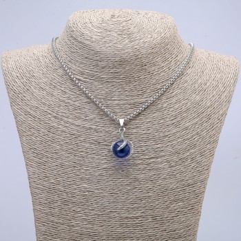 Pandantiv «Sferă în labă» 35×17 mm pe lanț, lungime 70 cm +/- metal argintiu