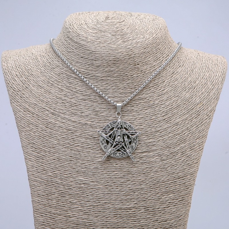 Pandantiv «Pentagramă cu schelet» 47×33 mm pe lanț, lungime 65 cm, culoare metal argintiu