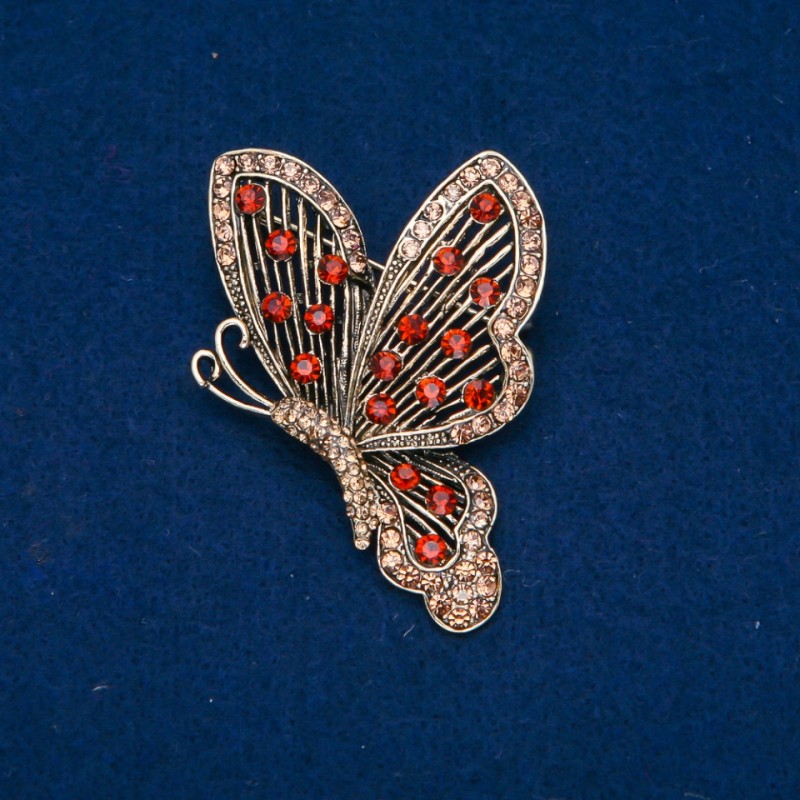 Broșă în formă de fluture, cu strasuri roșii și aurii, metal auriu 55x40mm +