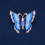 Broșă fluture, strasuri albe, email albastru deschis și albastru închis, metal auriu 47×52 mm +