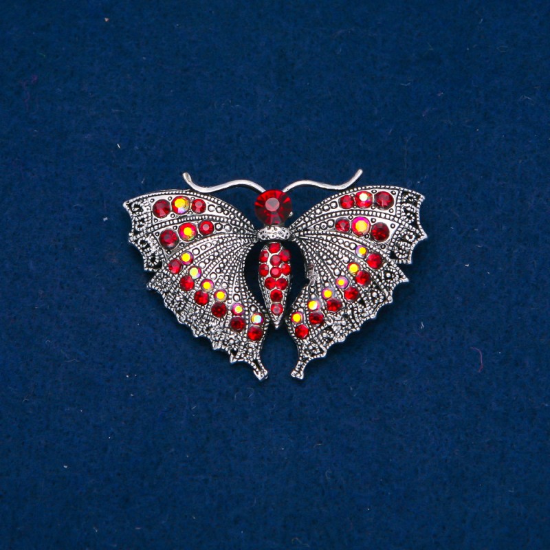 Lichidare! Broșă Fluture argintiu, metal, strasuri bordo și benzină, 35×50 mm +