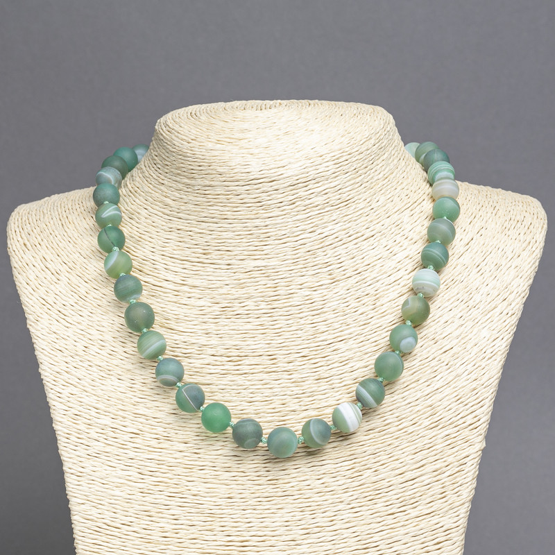 Colier din agat verde natural, cu luciu mat, diametru aproximativ de 10 mm, lungime 45 cm