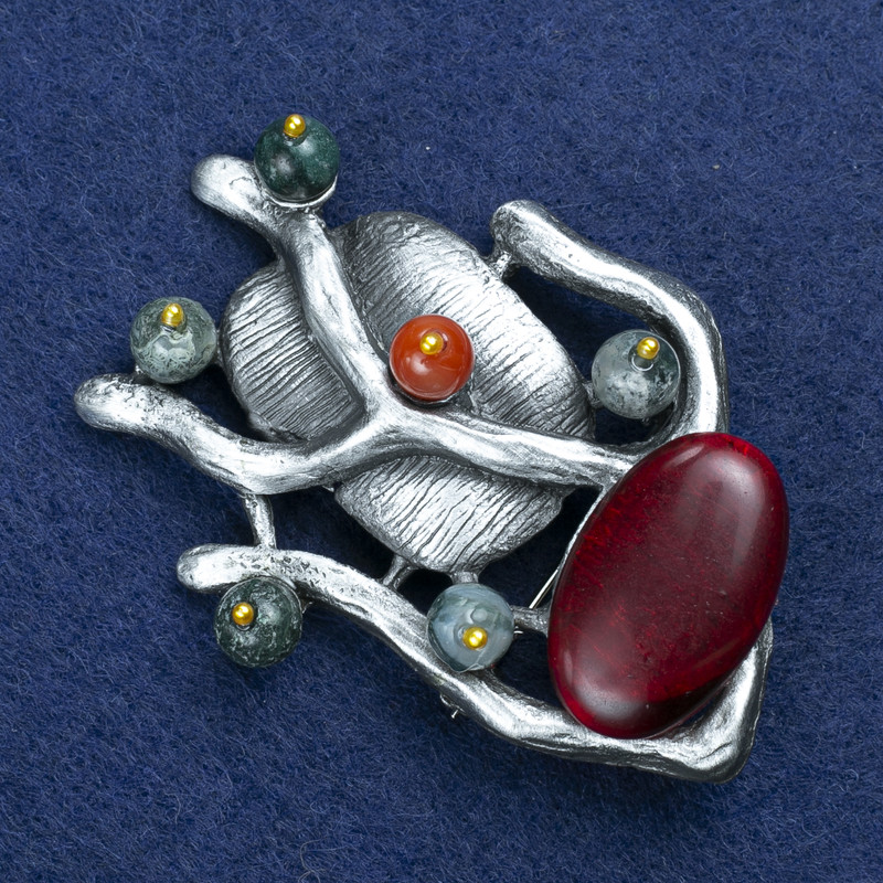 Broșă Crenguță cu carneol și pietre asortate, metal argintiu, 61×42 mm