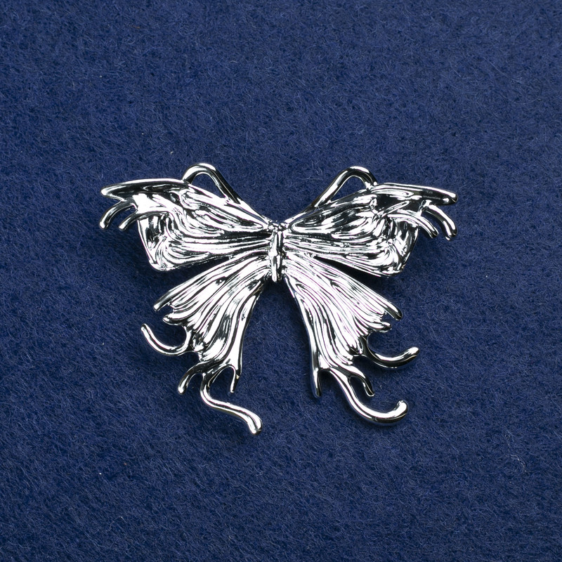 Broșă cu fluture argintiu din metal, 50×36 mm