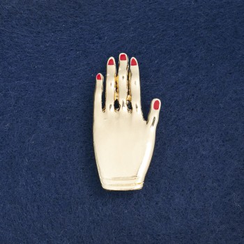 Broșă „Mână” din metal auriu și email, 44×21 mm +