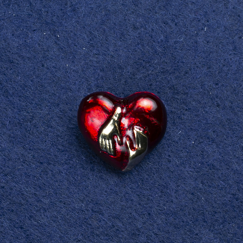 Broșă Inimă - metal auriu și email 20×18mm +