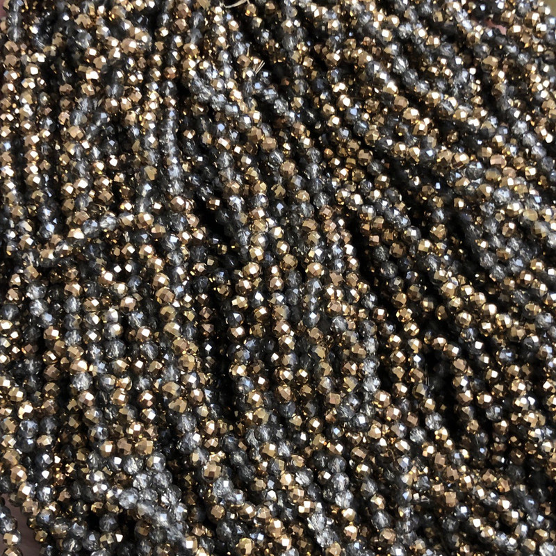 Mărgele din cristal ceh pe fir, asortiment gri deschis, transparent + acoperire aurie, rondel facetat, diametrul 3×2,5 mm + -, lungime 36 cm
