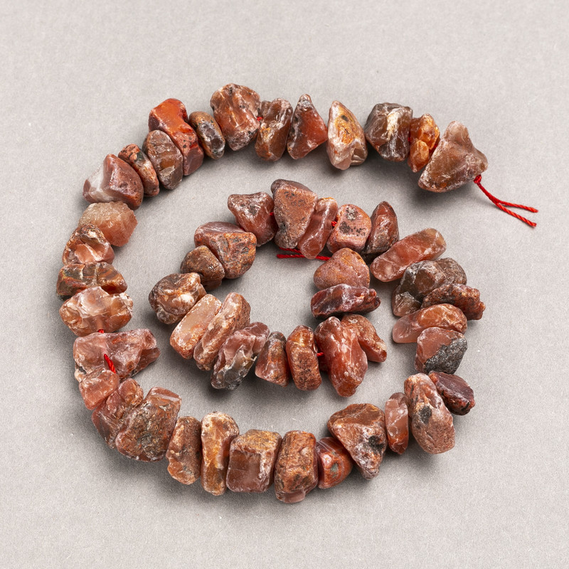 Mărgele pe șnur, piatră brută jasper roșu, formă nugget, diametrul 13x8 mm (±), lungime 41 cm