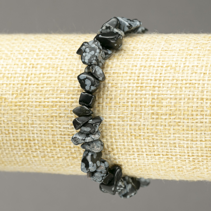 Brățară elastică din piatră naturală – obsidian cu fulgi de zăpadă «Lacrimi Apache», fragmente, diametru 6-8 mm+