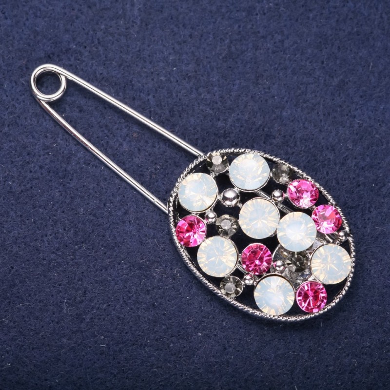 Broșă-pin cu pietre în nuanțe visiniu, alb și verde, 80×30 mm, metal argintiu